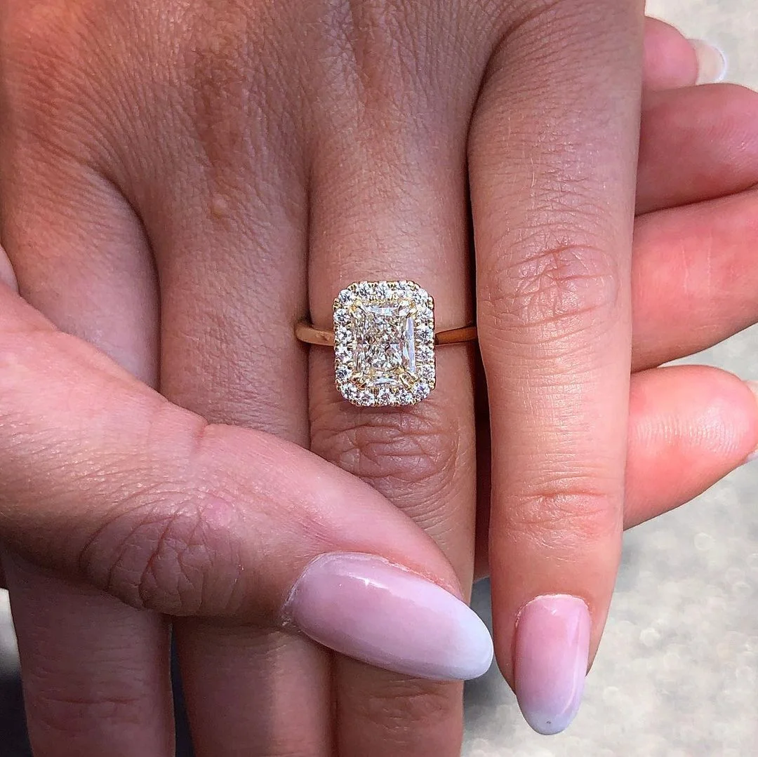 White Gold Snowdrift Cluster Moissanite Engagement Ring Set -  MollyJewelryUS | Silver engagement rings, Dainty engagement rings, Future engagement  rings