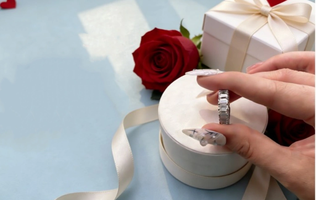 Moissanite as a Milestone Gift: Celebrate Your Career, Body, or New Chapter